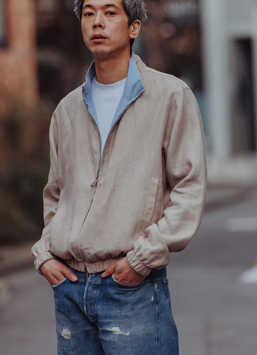 ジャケット43万100円、カットソー9万5700円／ともにロロ・ピアーナ（ロロ・ピアーナ ジャパン　03-5579-5182）、デニム「501XX」28万3800円／ヴィンテージ（ベルベルジン　03-3401-4666）