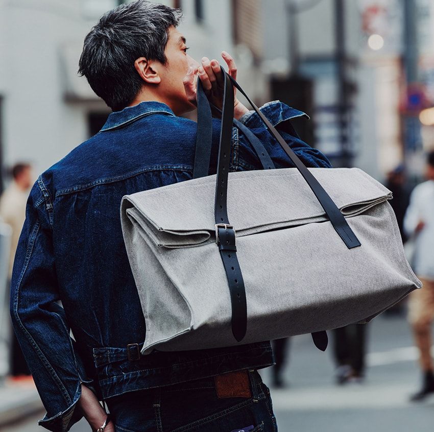 バッグ H32×W52×D24㎝ 60万9400円／エルメス（エルメスジャポン　03-3569-3300）、デニムジャケット「506XX」 605万円、デニム「501XX 1SIDE 1947」275万円／ともにヴィンテージ（ベルベルジン　03-3401-4666）