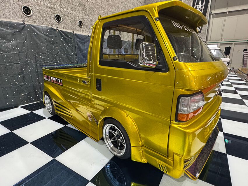 関西では軽トラがゴールドに。この押しの強さは、もう、何なんでしょう（笑）