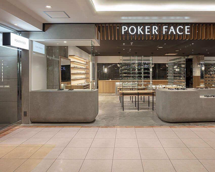 ポーカーフェイスは、国内外のアイウェアブランドを取り扱うセレクトショップ。トレンドと機能性を兼ね備えたアイウェアを提案し、全国に店舗を展開する。