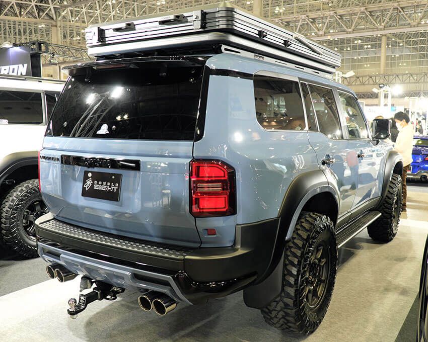 一見ワイドに見えるフェンダーは車検対応。リフトアップしても燃費を重視して、いたずらに大径タイヤにせず、18インチ＆肉厚タイヤに。