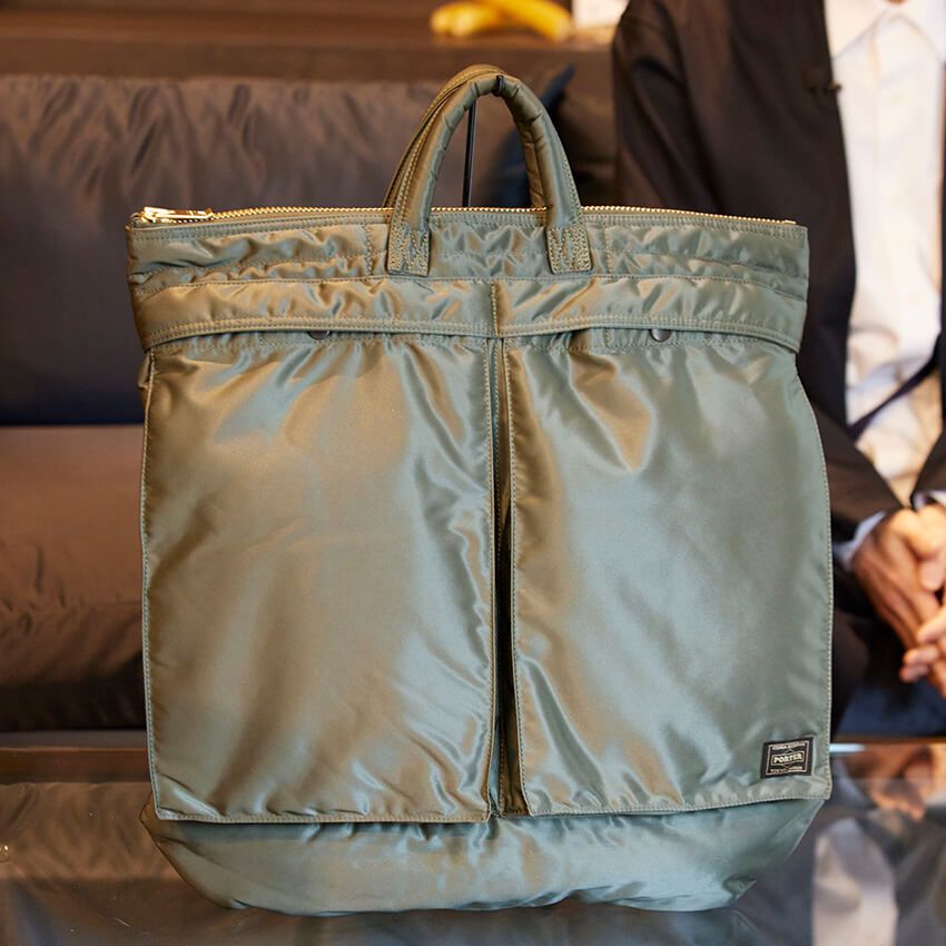 「ヘルメットバッグ」7万2600円／ポーター（ポーター 表参道　03-5464-1766）