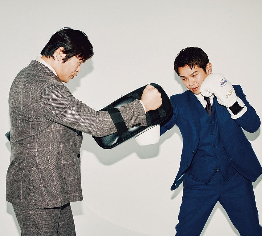 構えたとき前になる、右のフックを得意としている。今後は「しっかりと効くミドル（キック）が打てるように鍛えていきたい」と言う綾部さん。