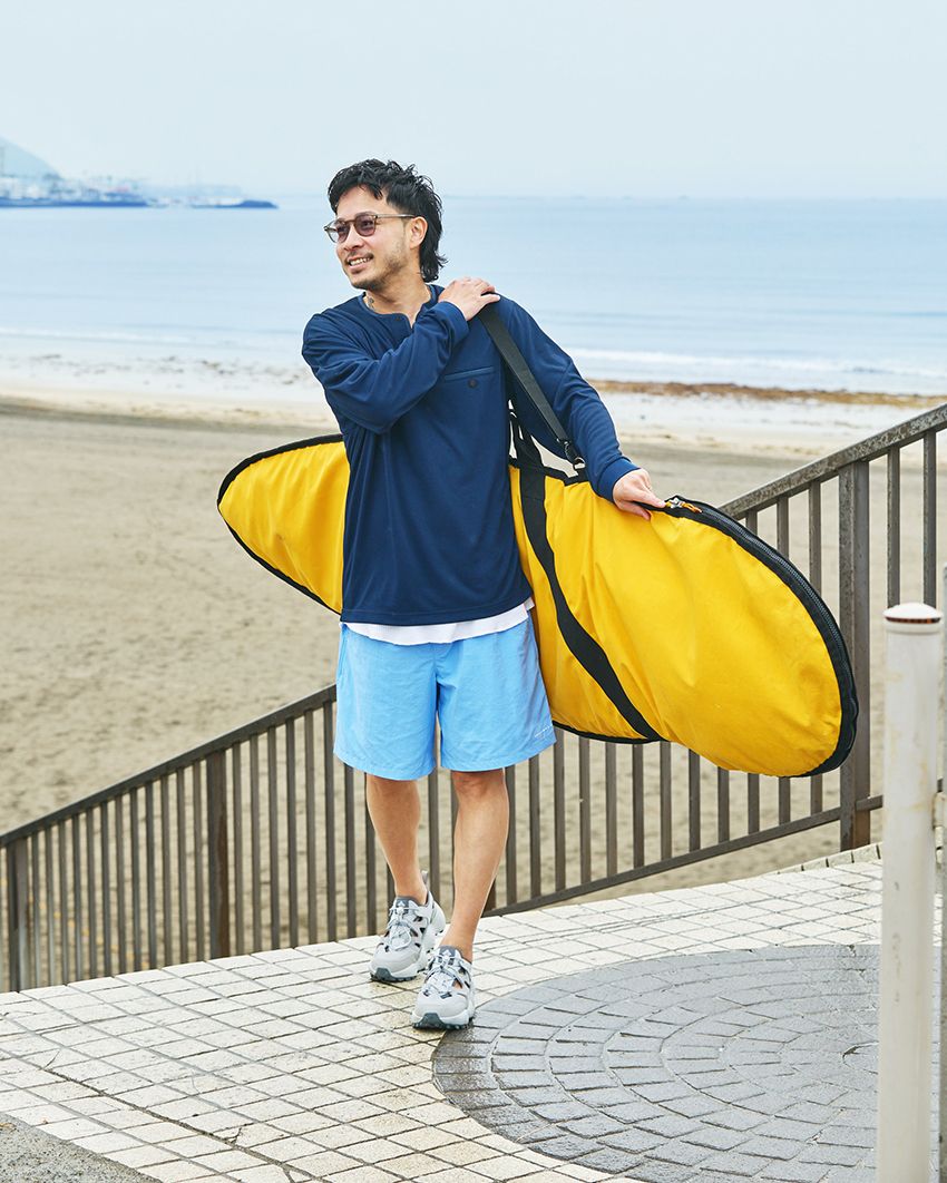 シューズ「スライブ リバイブ シャンダル」1万3970円、ショーツ 6050円／ともにコロンビア、ロングスリーブTシャツ1万1000円／コロンビアブラックレーベル（コロンビアスポーツウェアジャパン 0120-193-803）