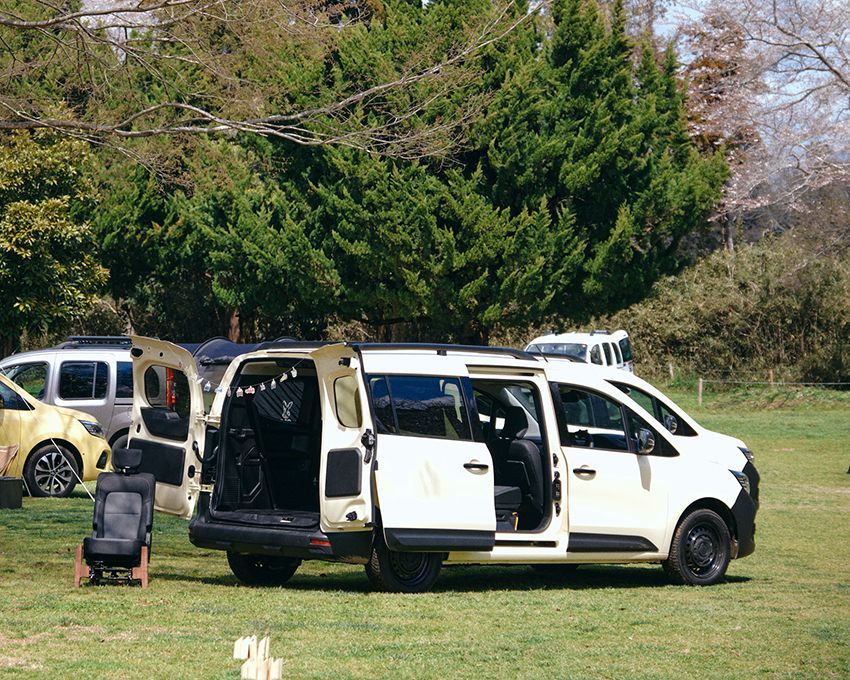 最大7人乗りが可能な新型モデル「グランカングー」の姿も。