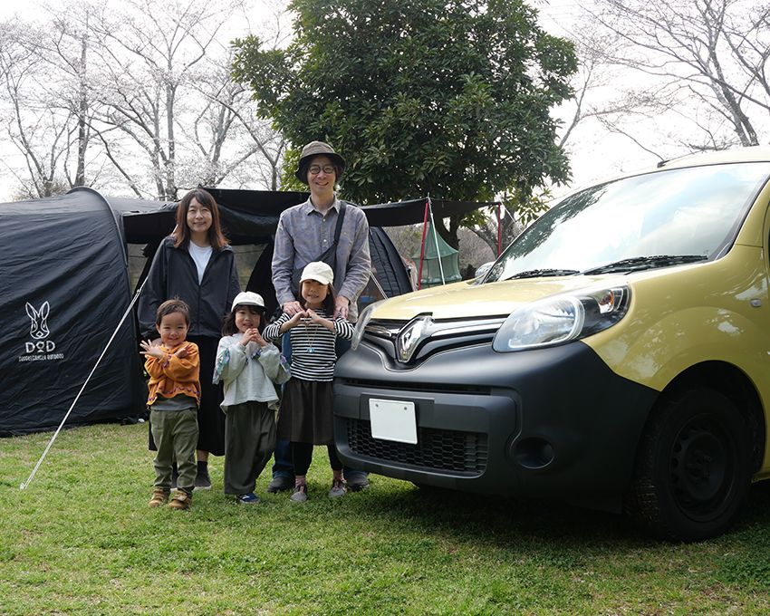 千葉県の中悠一さん（41歳）は、チャイルドシートを3つ装着できる点に魅力を感じているという。加えて、唯一無二のフォルムとキャラクターに惹かれ、日本車から乗り換えたとのこと。