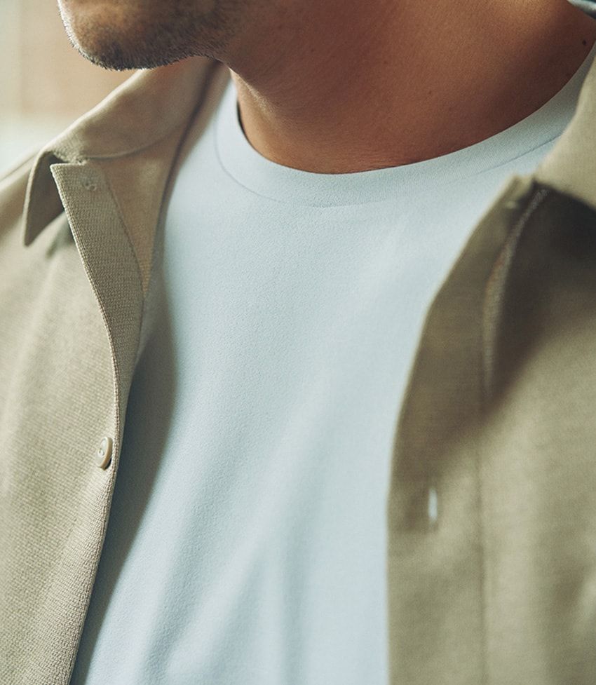 吸水速乾性を備えつつ身体のラインが透けにくいTシャツを合わせ、準備万端で夏を待ち侘びて。