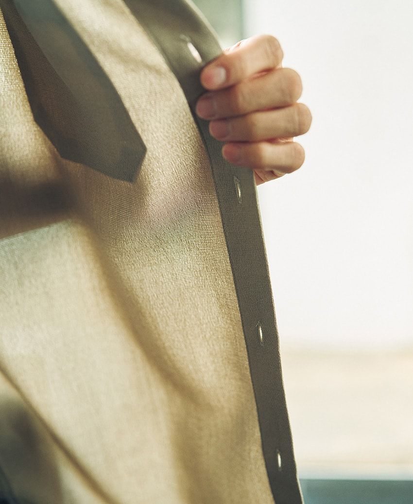 シアー感のある生地は見るからに涼やか。