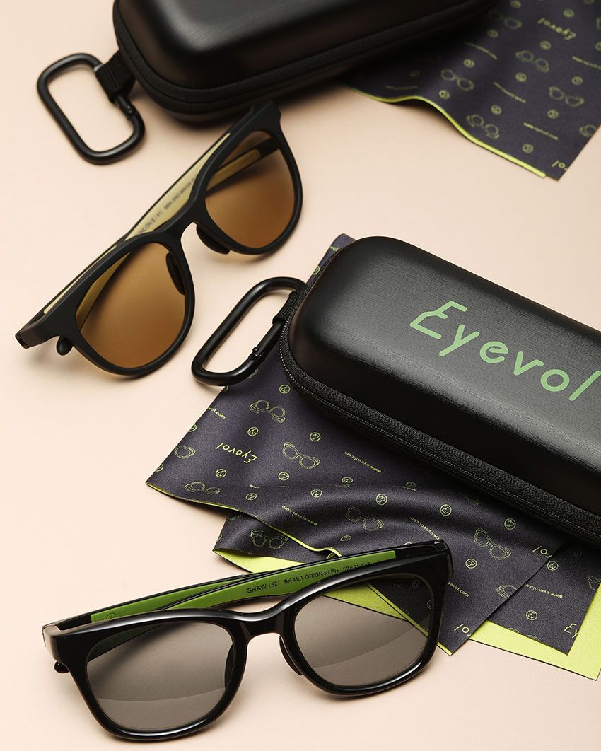 別注限定の特典としてラバーカラーに合わせたロゴカラーのケースと大判セリートが付属するのも嬉しいポイント。