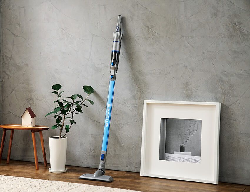 【読者プレゼント】“ペットボトル1本分”の軽さなのに驚異の引力！コードレスクリーナー「インビクタス ワン V2」 - 1枚目の画像