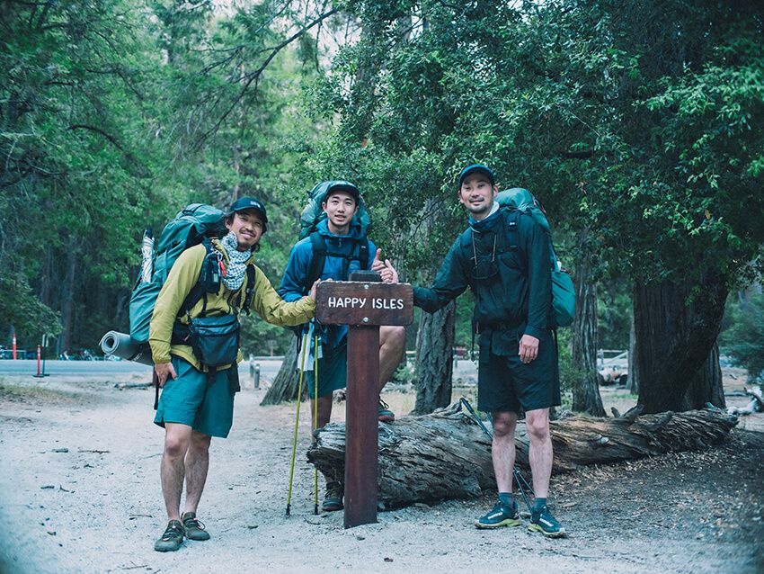 Raicho inc　北アルプスの南端に位置する乗鞍高原を拠点に、宿泊施設「温泉の宿Raicho」、カフェ「GiFT NORiKURA」の運営から、山のガイド、地域観光振興までサスティナブルな地域創りを行なっている。左から山本拓郎さん、内山雄斗さん、藤江佑馬さん