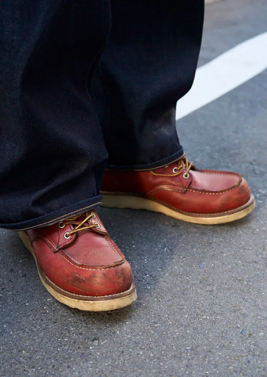 「レッドウィング」愛用者たちのスタイルサンプル5選！春の軽装を彩る合わせ方と着用モデル - 1枚目の画像