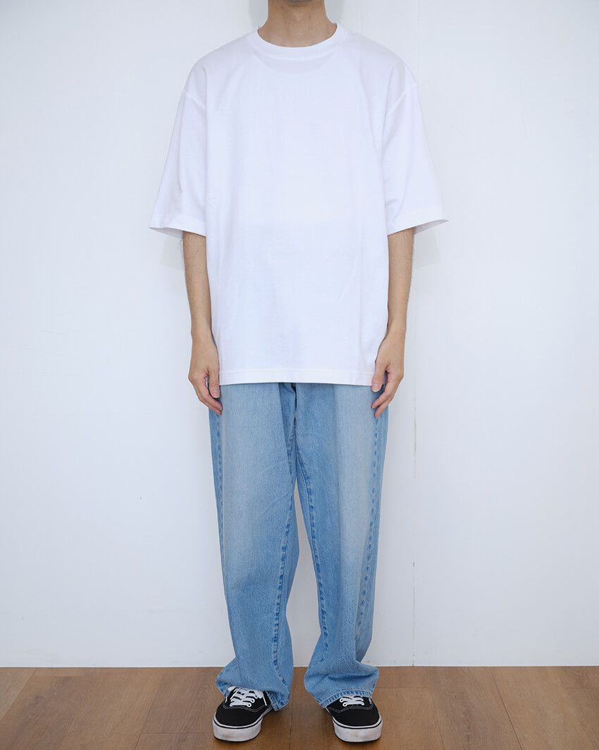 上「エアリズムコットンオーバーサイズTシャツ／5分袖」1990円／ユニクロ ユー（ユニクロ　0120-170-296）