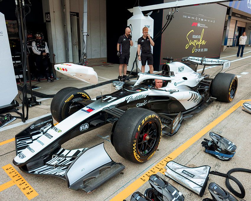  アメ車好きの伊藤英明がチーム「トミー ヒルフィガー」としてF1をパドッククラブで初体験！ - 9枚目の画像