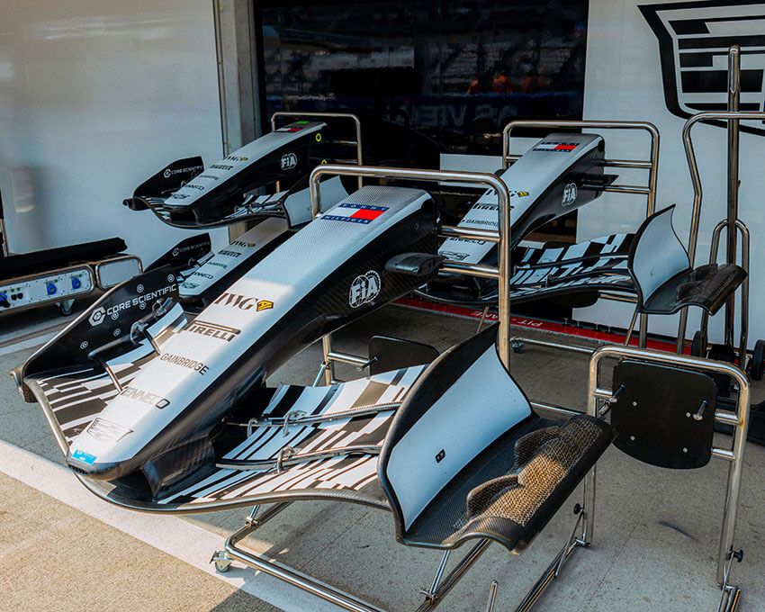  アメ車好きの伊藤英明がチーム「トミー ヒルフィガー」としてF1をパドッククラブで初体験！ - 12枚目の画像