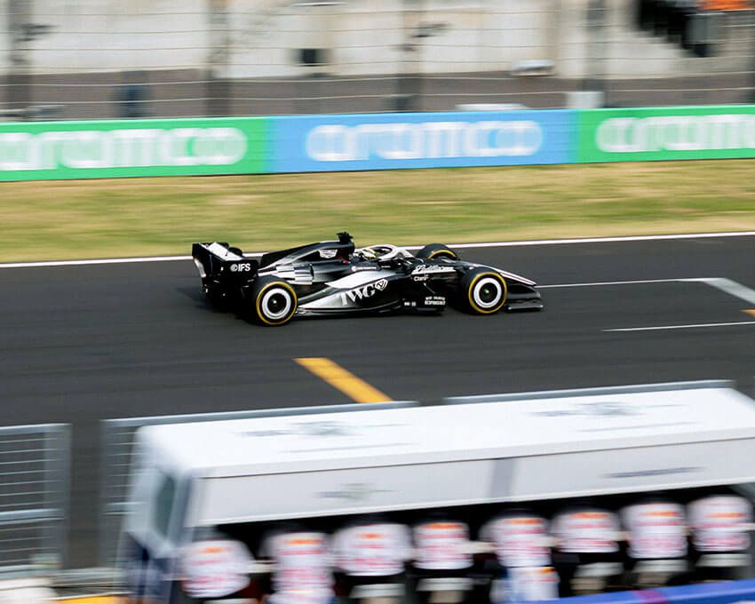  アメ車好きの伊藤英明がチーム「トミー ヒルフィガー」としてF1をパドッククラブで初体験！ - 22枚目の画像