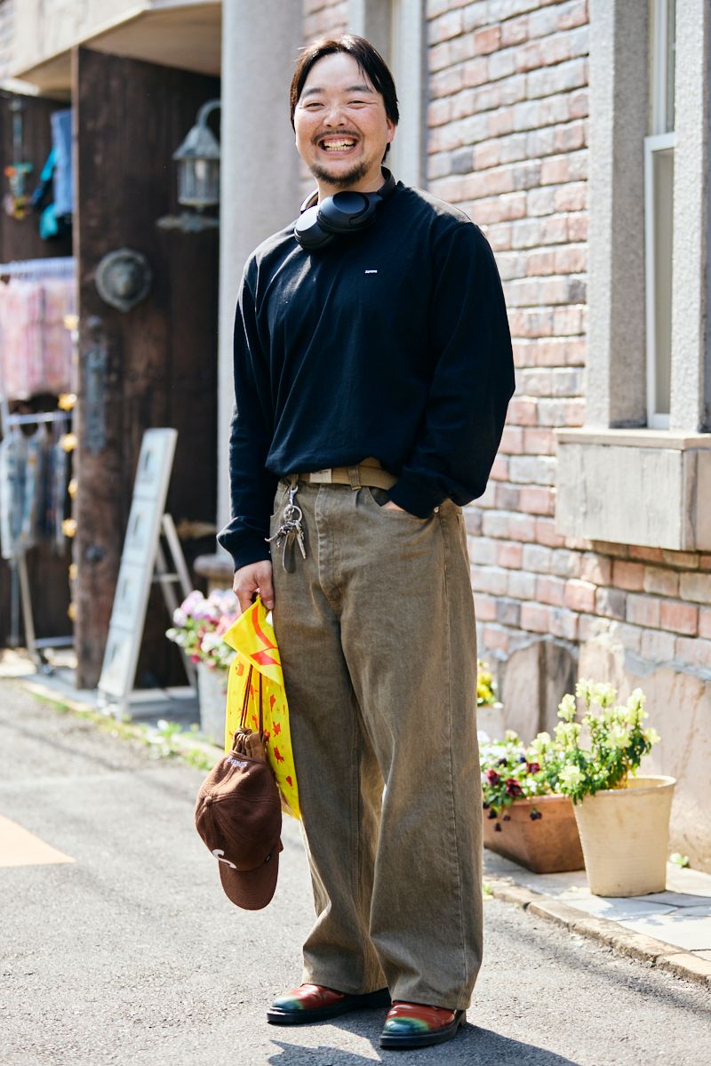 Tシャツ、シュプリーム＝ともにバッグ