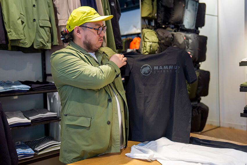 アイロン不要の白シャツ、速乾Tシャツetc.マムートのスタッフが自腹買いした人気BEST3を発表！ - 23枚目の画像