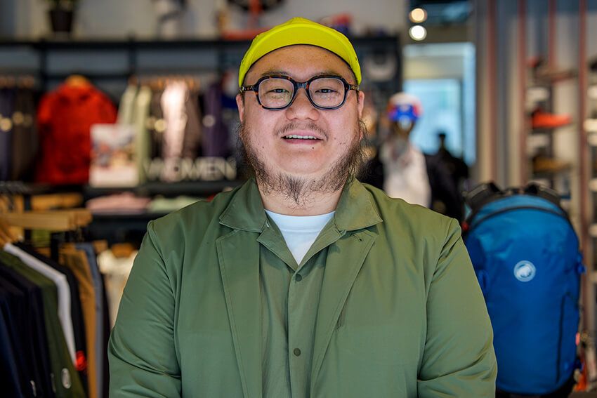 江上拓真さん●新宿店を取り仕切るストアマネージャー。ブランドの全コレクションに精通し、アメカジ系アパレルスタッフだった経験を活かした普段の着こなしへの取り入れ方も参考になること必至。