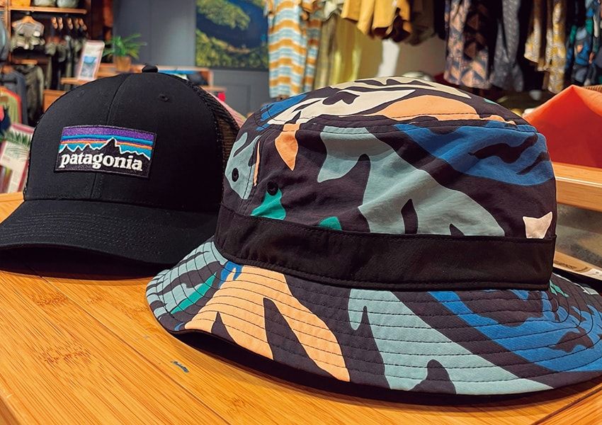 パタゴニアの製品でネットプラスが最初に導入されたのはキャップ。適度な厚みと硬さを持つ素材であるため、キャップの芯として内側に使うのに適していたためだ。