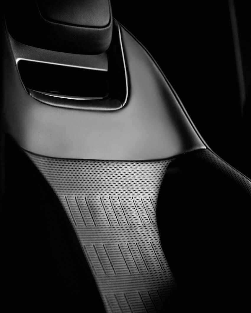 俳優・岡田准一が愛車「ディフェンダー 130」の魅力を語る。ラグジュアリーとタフネスを両立する理想的存在 - 10枚目の画像