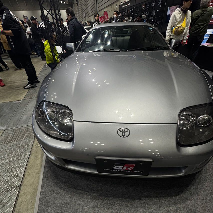 トヨタのヘリテイジ事業を担うGAZOOレーシングが展示したレストア済みのA80（4代目）スープラ。キャッチコピーは当時の日産R32スカイラインGT-R等を意識した「THE SPORTS OF TOYOTA（ザ・スポーツ・オブ・トヨタ）」でした。