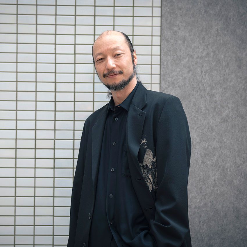 河内大和●1978年、山口県出身。俳優。2000年に新潟で俳優活動開始し、シェイクスピア作品の主役を多数演じる。東京に拠点を移し2013年よりシェイクスピアユニット『G.Garage///（ジーガレージ）』を立ち上げ、企画・演出も手がける。2023年、TBSテレビ日曜劇場『VIVANT』にドラマ初出演、2025年公開の映画『8番出口』で初の長編映画に出演し、第49回日本アカデミー賞 新人俳優賞を受賞。