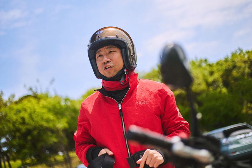 この日、RGさんは大好きなバイクで取材現場に現れた。親も子も「好きを追求する」のがRG家のモットー。