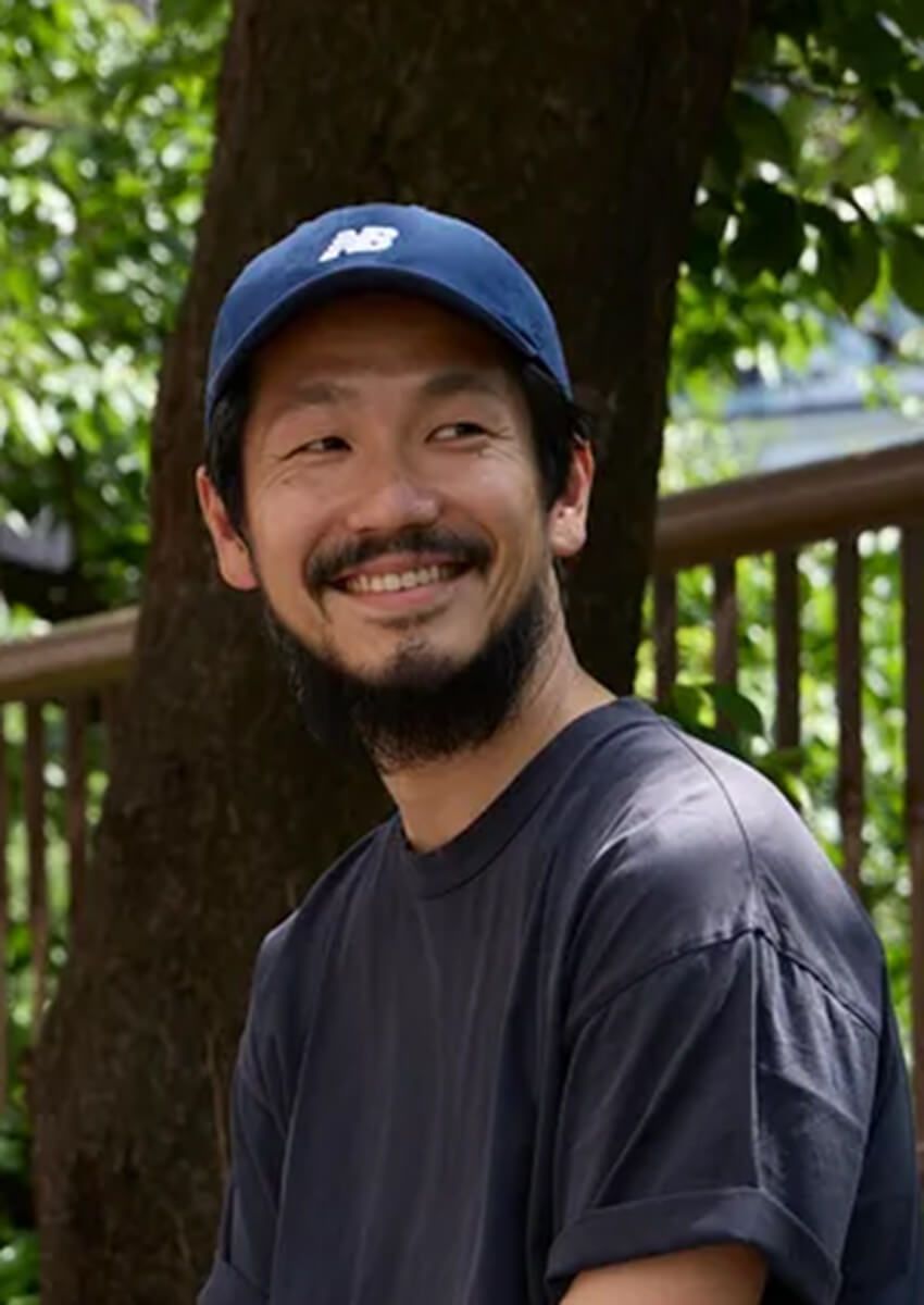 「みんな何をどう被る？」35歳からの“キャップスタイル”を街ゆく5名の大人で検証 - 1枚目の画像