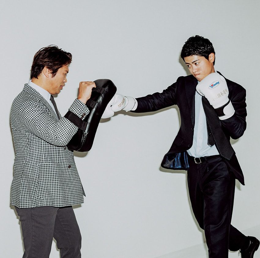 得意としている右ストレート。「左のガードが下がらないのがいいですね。ディフェンスの意識が高く保たれています」と小比類巻さん。