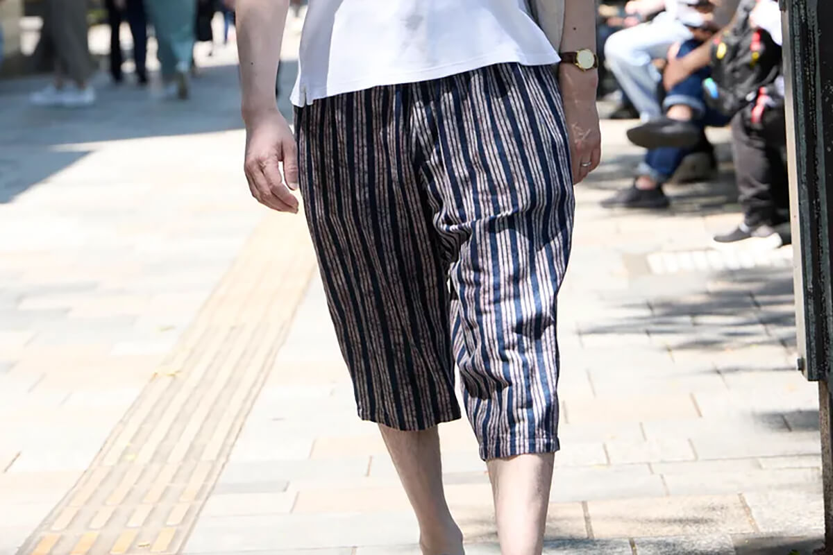コムデギャルソンコムデギャルソン　半端丈パンツ 夏の半端丈パンツはあり？なし？ “古い”と思われない洒落た着こなしを