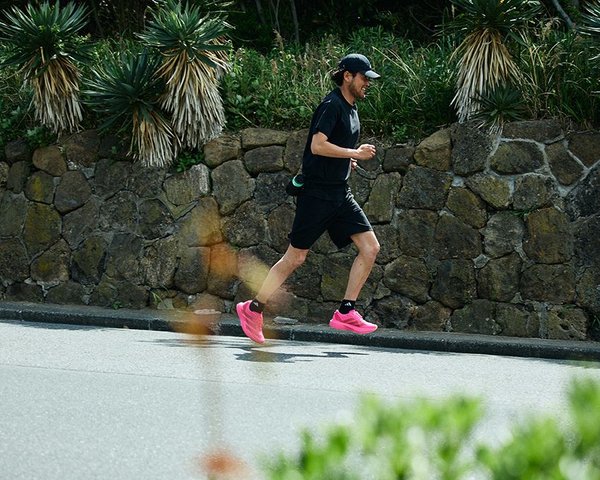 Tシャツ 0000円、ショーツ 0000円、スニーカー1万9800円／すべてアディダス（スーパースポーツゼビオ　00-0000-0000）