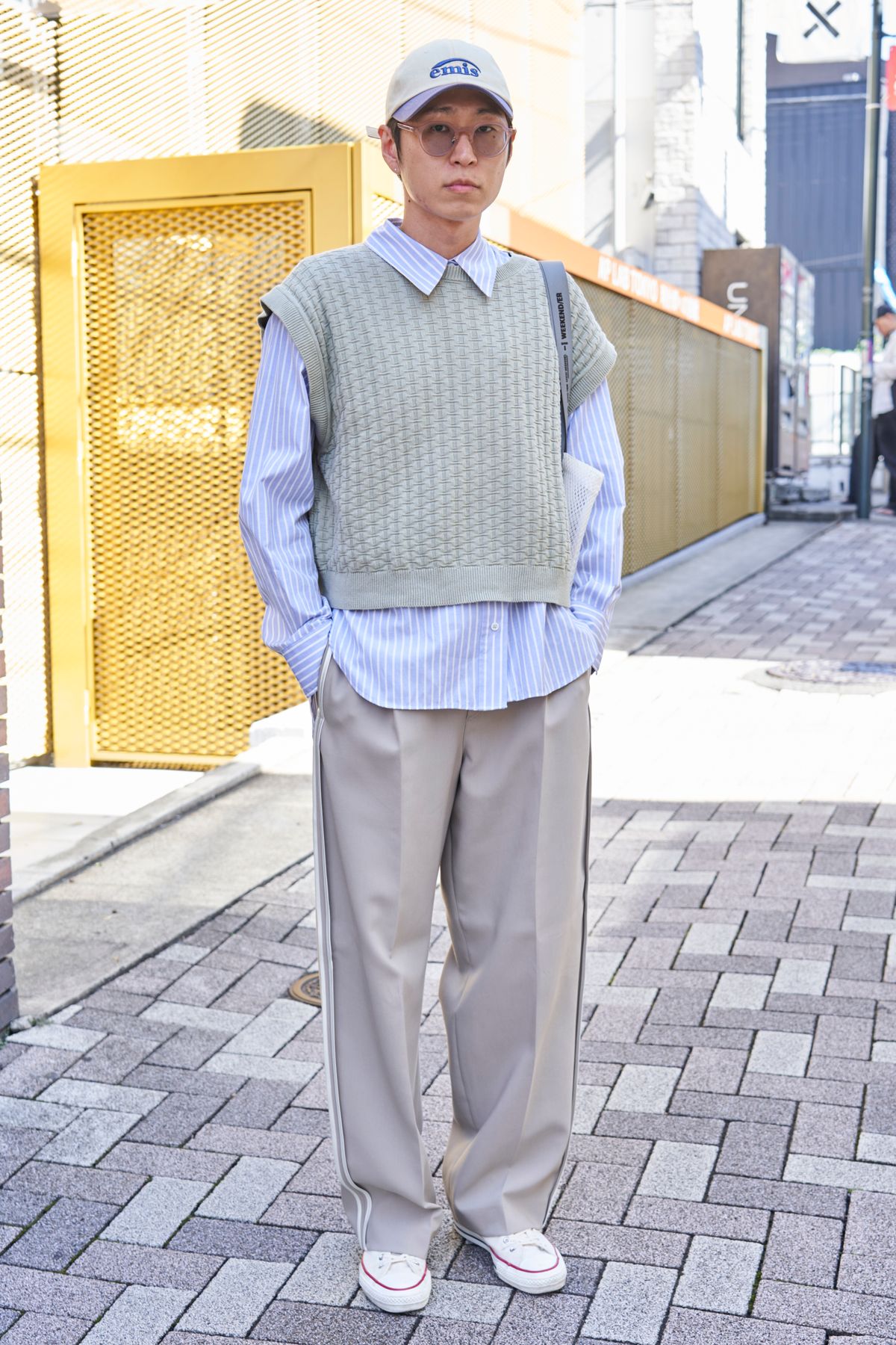 シャツ、ベスト、パンツ＝すべてザラ