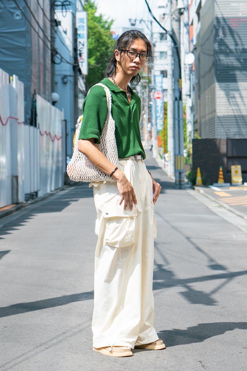 ポロシャツ、パンツ＝ともにソエルテ