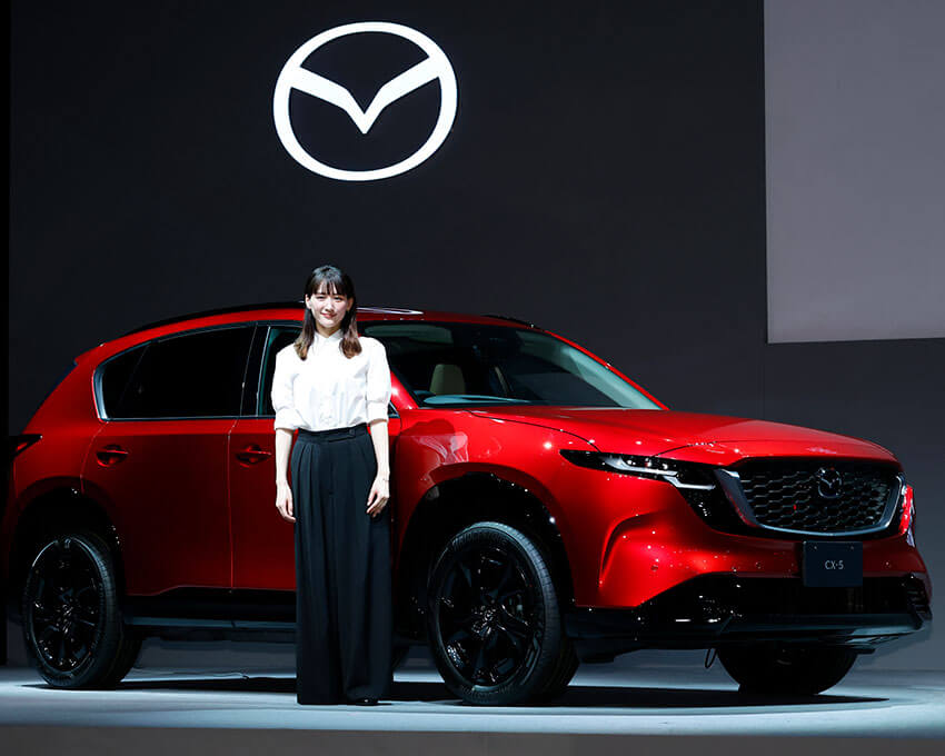 綾瀬はるか「今年はキャンプに行ってみたい」。マツダの新型CX-5に触れ