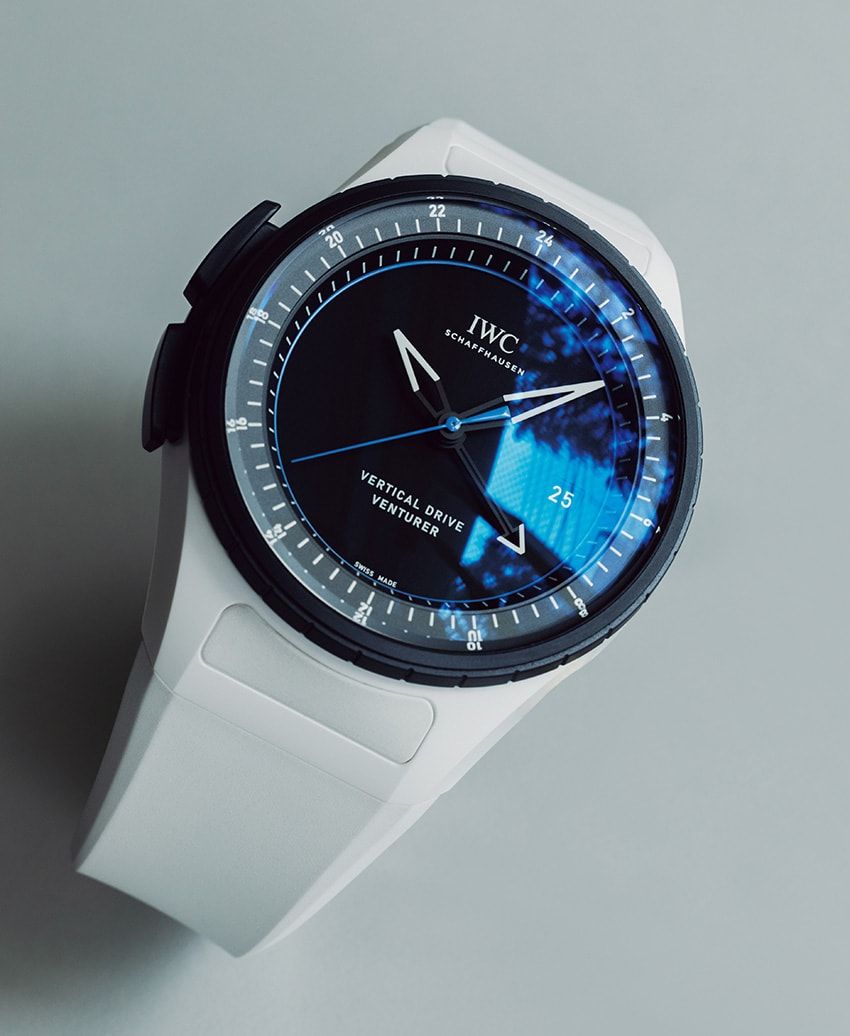 セラミックケース、44.3㎜径、自動巻き。407万9900円／IWC  シャフハウゼン　0120-05-1868