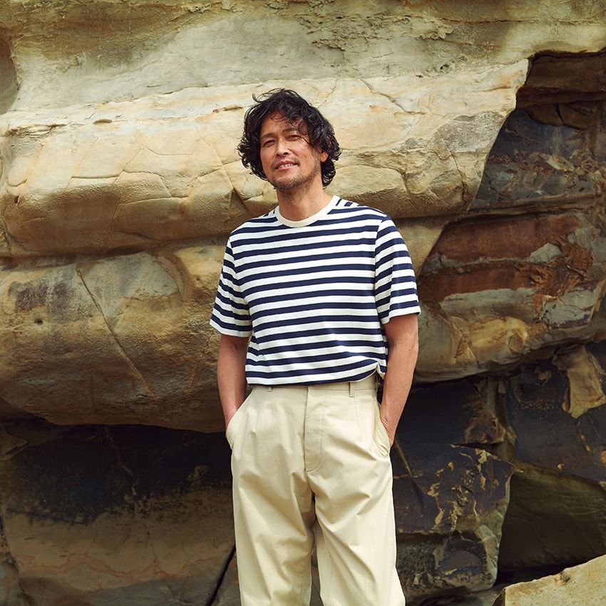 Tシャツ14万9600円、パンツ18万3700円／ともにロロ・ピアーナ（ロロ・ピアーナ ジャパン　03-5579-5182）