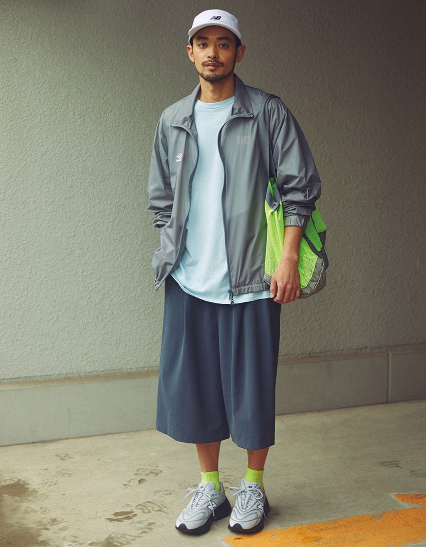 モデル 影山友哉さん●本格的にボルダリングを始めて既に6年。週に2〜3回はボルダリングジム、2週間に1回は山でリアルな岩を登るというヘルシーライフを楽しむ。一方、今年はフルマラソンにも挑戦予定。ジャケット4万9500円／F/CE. × アンブロ、Tシャツ1万5400円／F/CE.（ともにF/CE.フラッグシップストア トウキョウ　03-6452-5867）、ショーツ2万7500 円／クアトロッキ(インターナショナルギャラリービームス　03-3470-3948)、 スニーカー1万5950円、キャップ3960円／ともにニューバランス（ニューバランスジャパン　0120-85-7120）、ソックス2750円［3足セット］／フレッシュサービス（フレッシュサービス ヘッドクオーターズ　03-5775-4755）、 バッグ8580円／マーモット（サードシップ　info@marmot.jp）