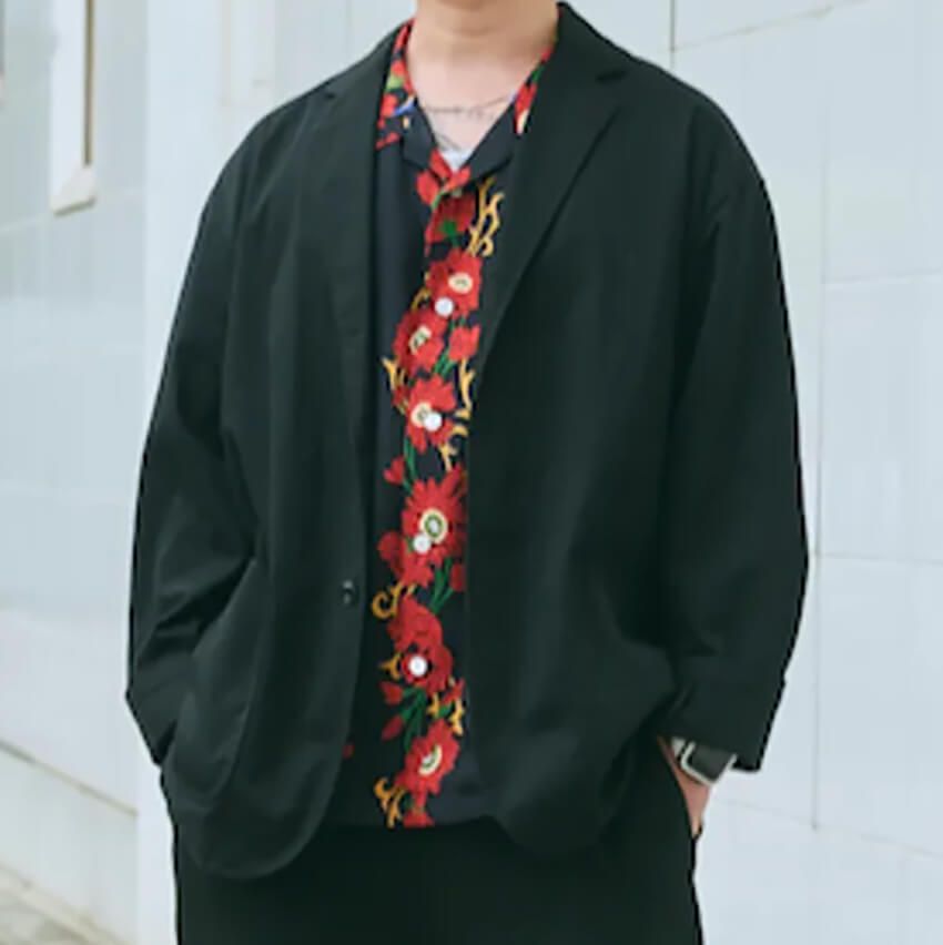 薄着の時季こそ、一点派手な“総柄”を。簡単にセンス良く見えるヒントを街で探してきた！ - 1枚目の画像