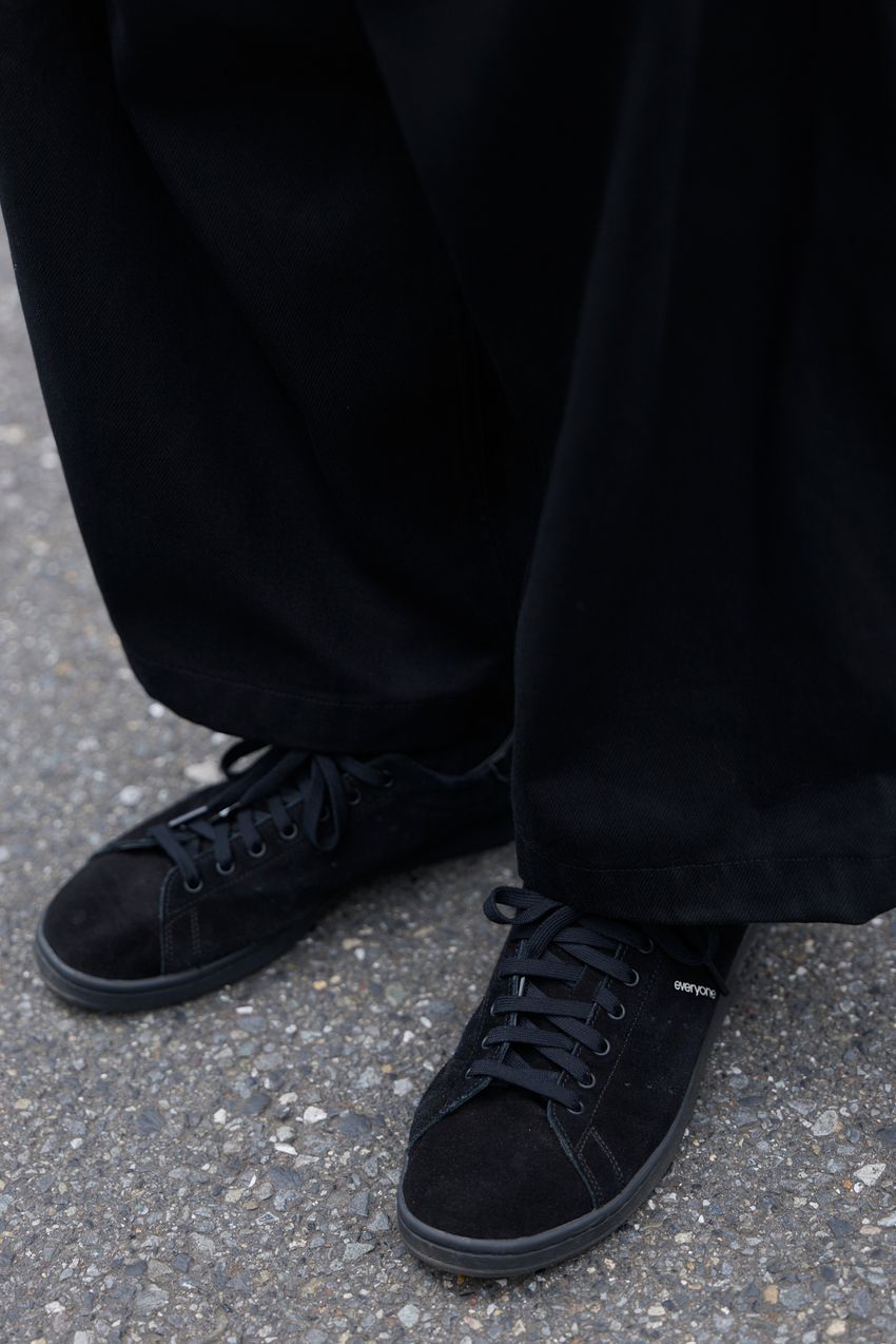 「その黒パンツ、どこのですか？」編集部が思わず聞いた洒脱な5本をスナップで - 5枚目の画像