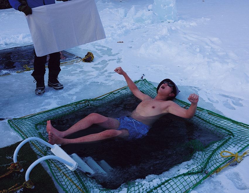 北海道・帯広では氷点下20度の極寒の地で結氷した湖に入るアヴァント体験を実施。