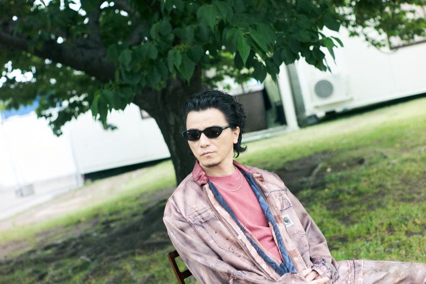 50代になったKREVAをパパラッチ！「私服はオーラリーやシュタイン、愛車はメルセデス」 - 6枚目の画像