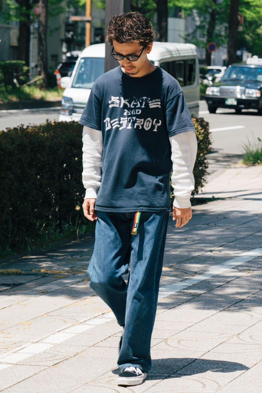 “初夏デニム”は薄ブルーorインディゴが人気！白Tを無難にしない攻略術【今週の人気記事TOP5】 - 2枚目の画像