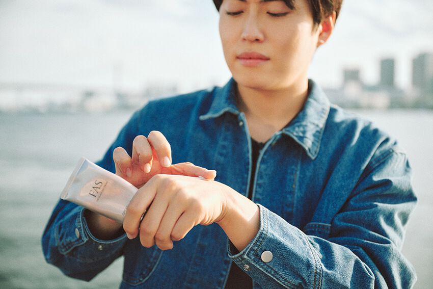 レインボー池田、バッグの中身を公開！「これさえあれば生きていける」貴重品以外はすべて美容グッズ - 12枚目の画像