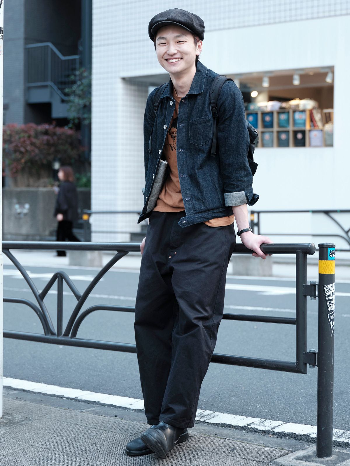 Gジャン、パンツ＝ともに不明