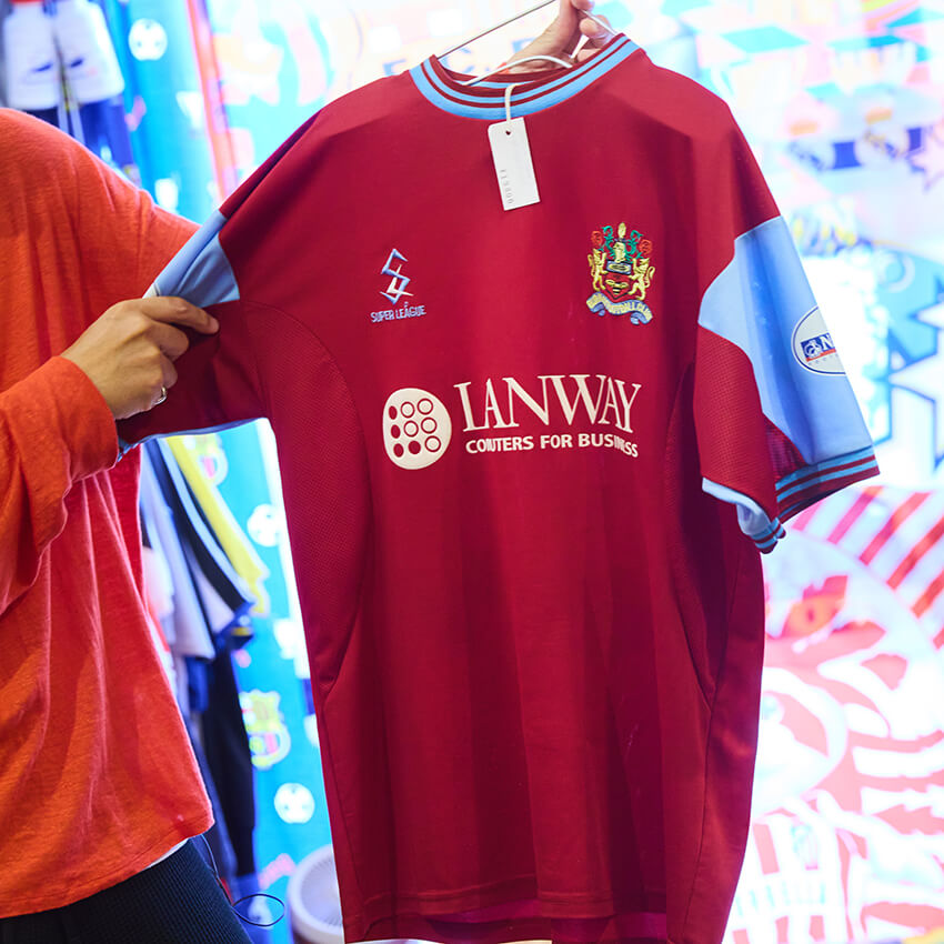 祝・W杯】サッカーユニ、実はマイナーの方が狙い目!? 鈴木真悟が古着店