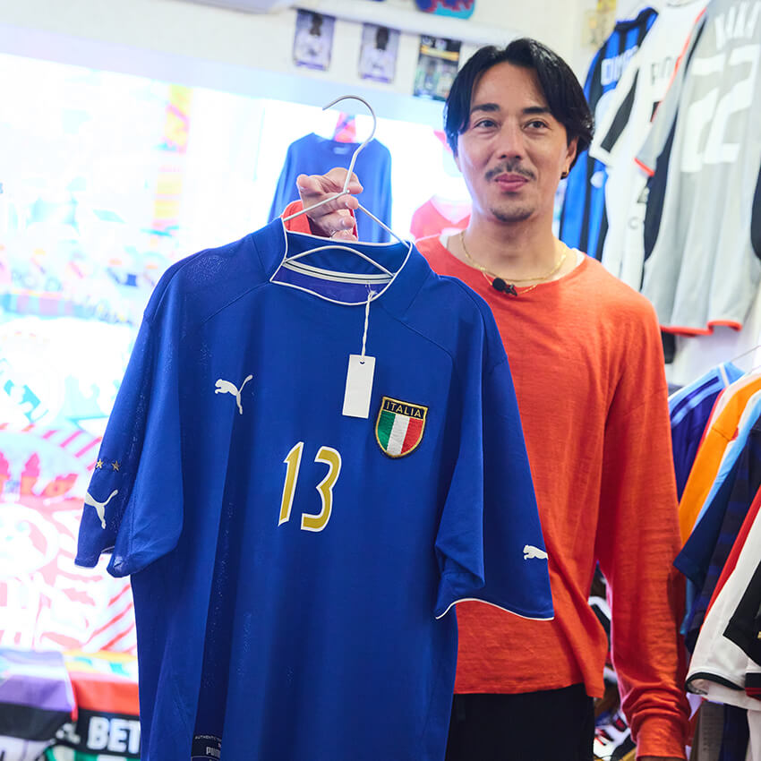 祝・W杯】サッカーユニ、実はマイナーの方が狙い目!? 鈴木真悟が古着店