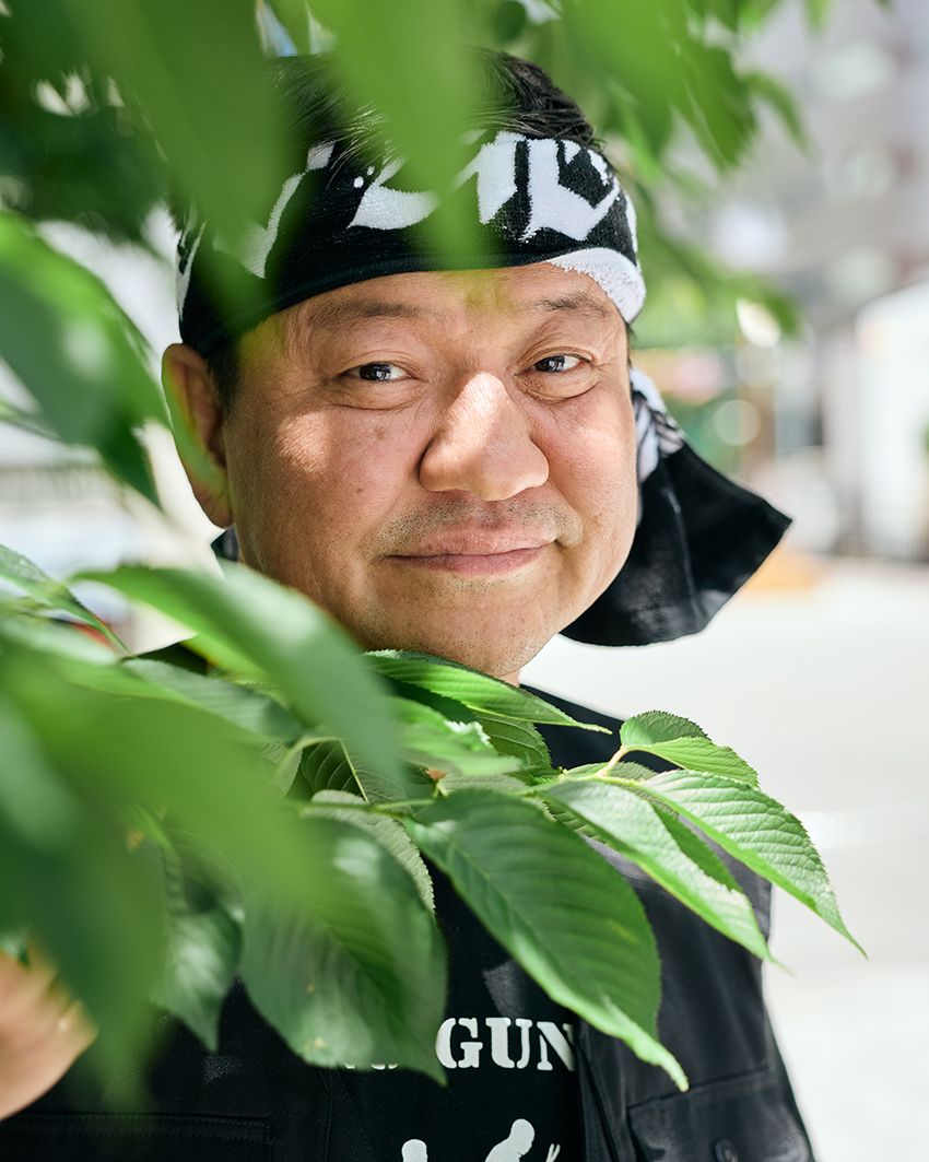 上京して働いていた深夜のセブンイレブンで、密かに好意を寄せていた常連客の「タバコのお姉さん」が、デビュー前の椎名林檎だったという驚きのエピソードも。