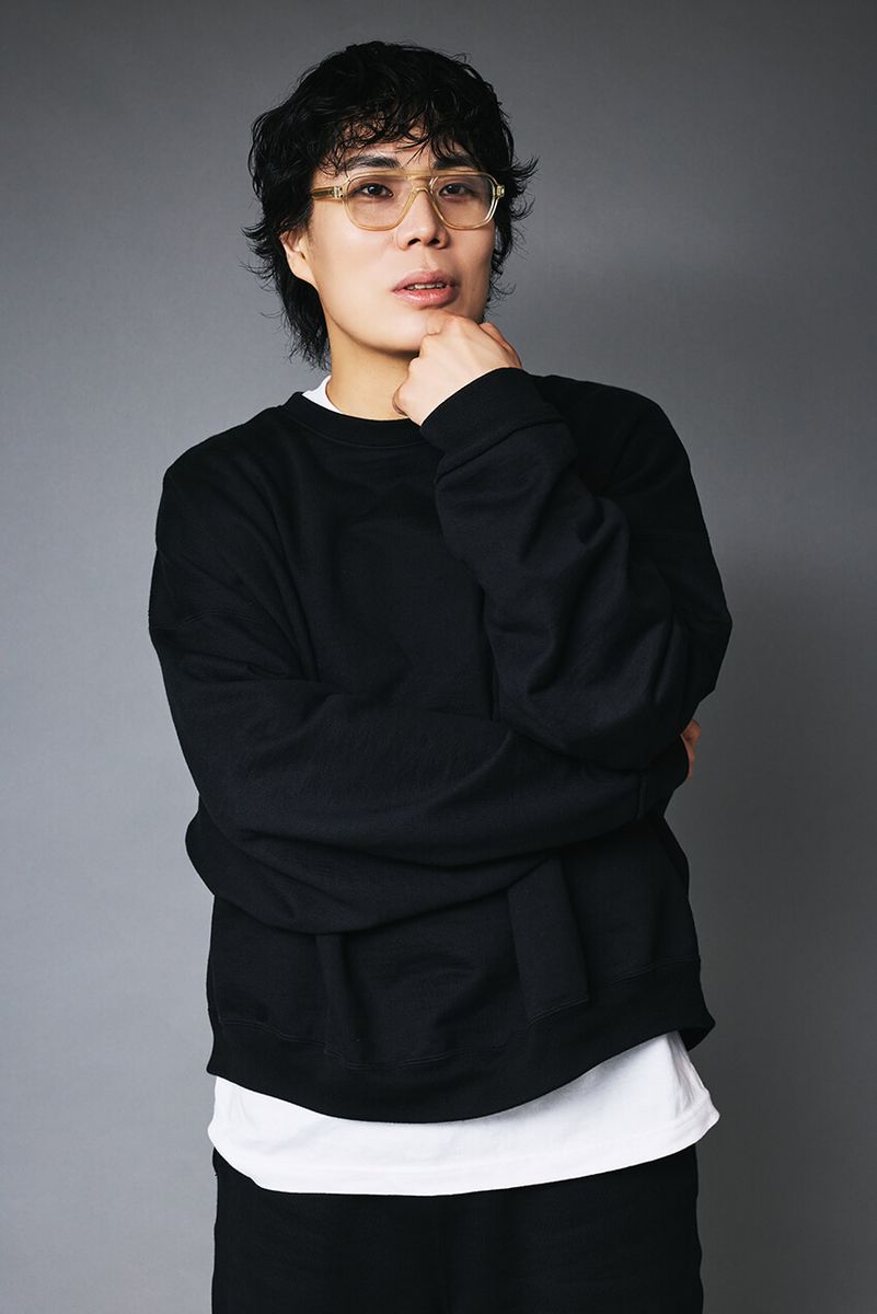 髙比良くるま●1994年生まれ、東京都出身。2018年、松井ケムリとともにお笑いコンビ「令和ロマン」を結成。M-1グランプリでは2023年と2024年に、史上初となる二大会連続の栄冠を掴み取った。現在はTV、YouTube、Podcastで活躍するほか、役者としても活躍。さらに、私設の映像制作会社「KURUMADE」を率いて初の監督映画「BREAK SHOT」を発表するなど、マルチなクリエイティビティを発揮している。著書に『漫才過剰考察』がある。