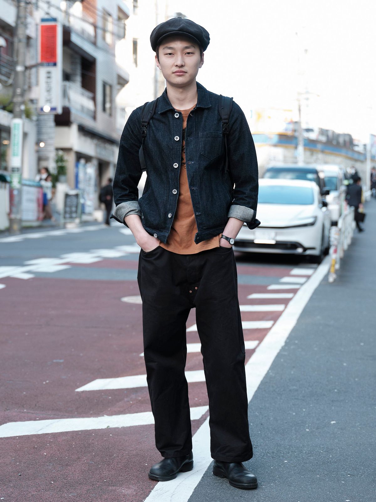 Gジャン、パンツ＝ともに不明